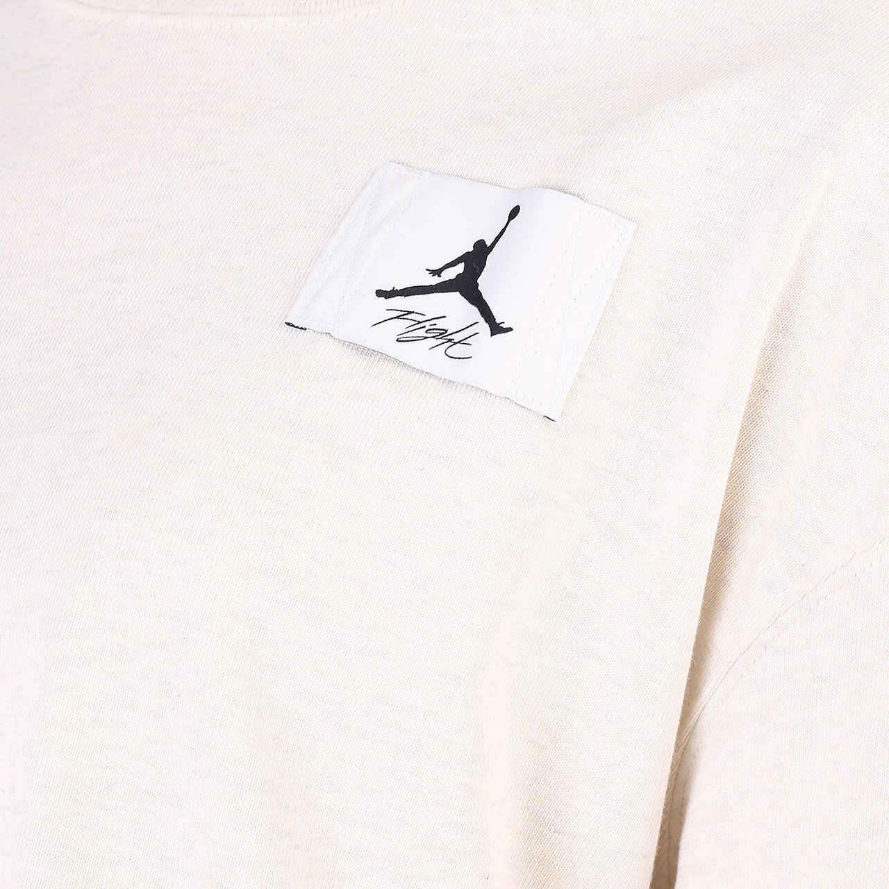 женская бежевая футболка Jordan Jordan Essentials DD7057-113 - цена, описание, фото 2